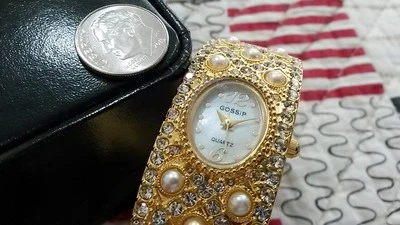 Reloj de Cuarzo Chisme Niñas Mujer Madre Perla Cara Cristales Banda TONO DORADO GRATIS Foto 1 de 4
