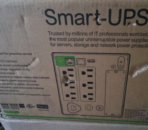 New APC Smart UPS SMT750C 750VA 6-Outlet (New Sealed) - Photo 1/9