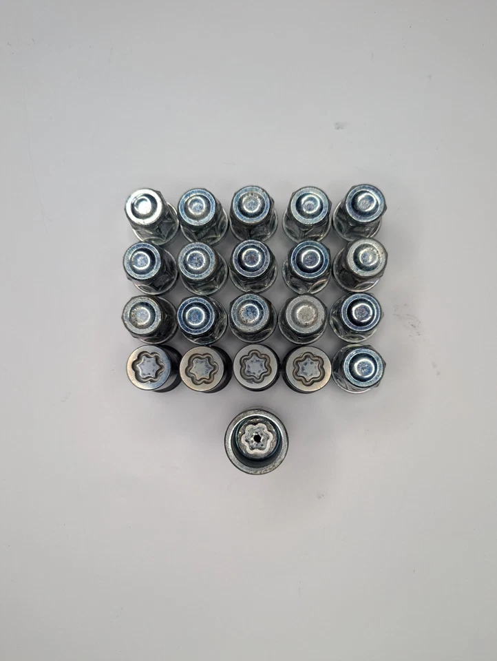 Juego de tuercas de rueda 13-18 Ford Focus ST OEM Foto 1 de 4