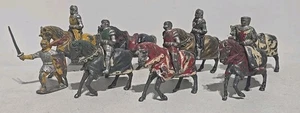 COLLECTION OF SACUL VINTAGE MADE IN ENGLAND KNIGHTS TOY SOLDIERS MOUNTED - Picture 1 of 9