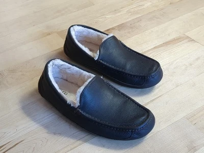 Zapatillas mocasines UGG Ascot de cuero de oveja para hombre marrón oscuro 5379 talla 11 Foto 1 de 4