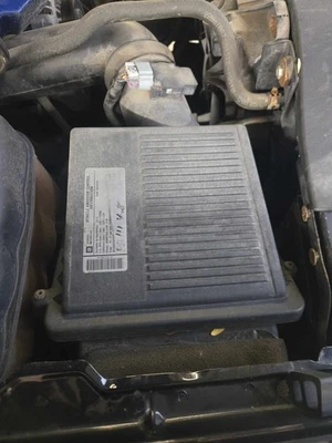 Conjunto de filtro de aire usado se adapta a: camioneta GMC Sierra 1500 2012 6,0 grado A Foto 1 de 4