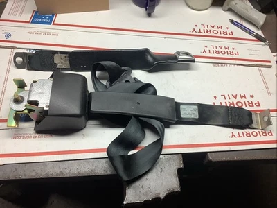 Ремень безопасности в сборе новый из старых запасов для тяжелого грузовика Ford 1993 F3HZ60611A72D - Изображение 1 из 4