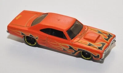 Hot Wheels 69 Dodge Coronet Super Bee Muscle Mania Mopar 2012 arancione fiamme - Immagine 1 di 4