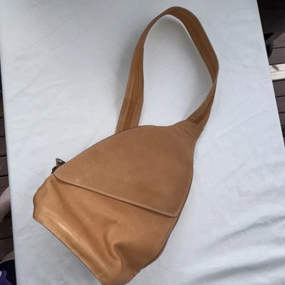 Mochila de cuero marrón Chaos Leather Collection con cremallera convertible  Foto 1 de 4