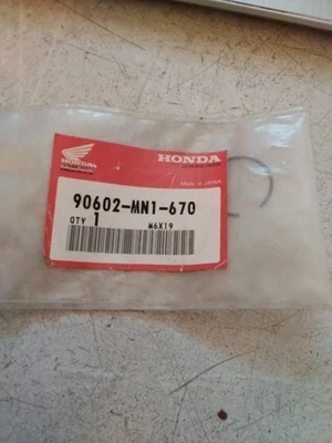 Clip Honda XR 600R NX 650 VTX 1800C1, pasador de pistón 90602-MN1-670 Foto 1 de 3