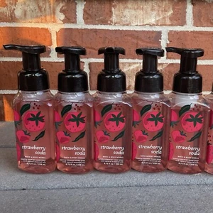 5 NUOVI sapone mani schiumogeno Bath & Body Works SODA FRAGOLA 8,75 fl oz - Foto 1 di 1