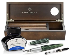Füllhalter Diplomat Aero Evergreen mit Schreibtinte und Stiftetui aus Wenge-Holz - Bild 1 von 7