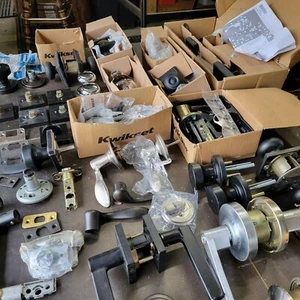 Assorted Door Knobs Hardware Lot Contractor Locksmith Handyman Bulk Pieces Parts - Picture 1 of 24