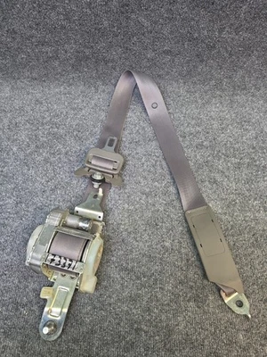 Conjunto retractor cinturón seguridad conductor izquierdo Honda Civic 2006-2011 sedán color gris Foto 1 de 4