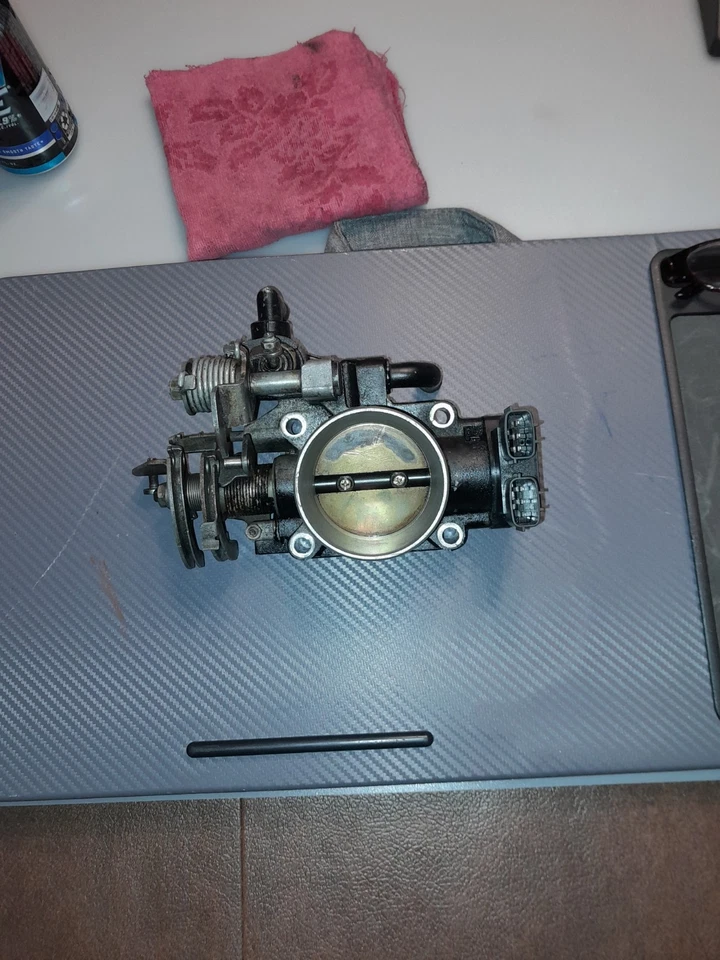 99 - 04 NISSAN XTERRA Frontier Throttle Body  3.3L V6 AT -OEM - Image 1 of 4