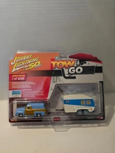 Tow & Go Johnny Lightning 50 anni 1955 Ford pannello consegna con piccolo rimorchio NUOVO - Foto 1 di 1