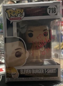 Funko Pop Stranger Things Eleven Burger T-Shirt Millie Bobbie braun Autogramm - Bild 1 von 4