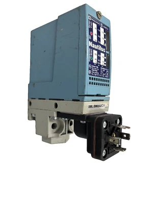 TELEMECANIQUE XMLBM05A2C11 pressure sensor adjustable scale 2 thresholds 1 C/O - Image 1 of 3