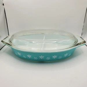 Vintage PYREX Turquoise Gaiety Snowflake 33 cm x 22 cm Divided Casserole and Lid - Picture 1 of 19