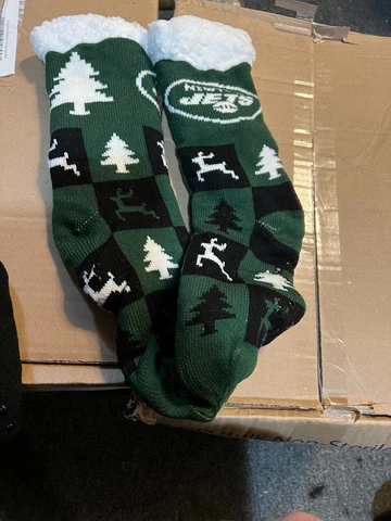 NEW YORK JETS ----CHRISTMAS TREE----WOMEN'S SLIPPER SOCKS---6-10 Cover