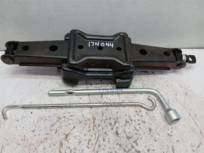 Lexus NX200T    2017 Jack 1401980 - Image 1 of 4