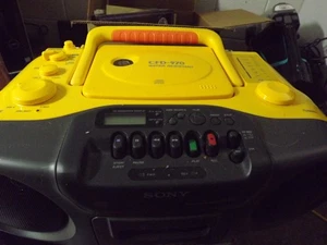 Sony CFD-970 Sport gelb Ghettoblaster CD Kassette AM/FM Radio Vintage 1990er getestet - Bild 1 von 5