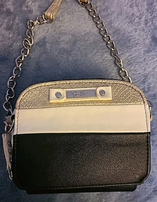 Bolso Bandolera JESSICA SIMPSON Correa Ajustable Blanco Negro Cremallera Vaquera Cottagecore Foto 1 de 4
