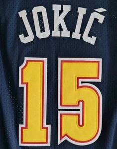 Camiseta Nikola Jokic #15 Denver Nuggets década de 1990 era Mutumbo, era abdual-rauf, 1/1 - Imagen 1 de 8