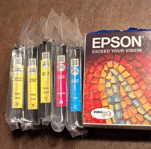 Original EPSON 252 Tinte Standardkapazität - Cyan/Magenta/Gelb (3) Ablaufdatum 05/2027 - Bild 1 von 2