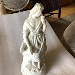 ESCULTURA VINTAGE DAMA CON COPA DE VINO Y JARRA - Imagen 1 de 7