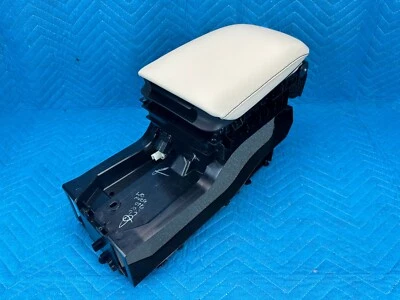 Коробка для хранения задней центральной консоли Lexus RX350 с подлокотником цвета слоновой кости: LC00 2010-2015 OEM - Изображение 1 из 4