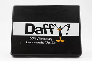 Warner Bros Daffy Duck 60th Anniversary Commemorative Pin Set - Bild 1 von 2