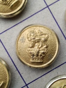 LION AND VICTORIAN CROWN BUTTON GILDED APPROX 20MM. - Picture 1 of 2