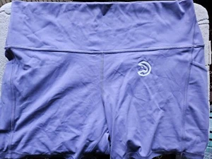 Lululemon Align HR corto 6” taglia 20 con tasche viola chiaro con logo Atlanta Hawks - Foto 1 di 5