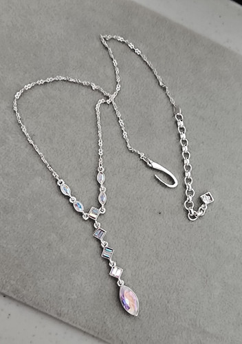 Nuova collana firmata GIVENCHY cristallo aurora boreale tono argento goccia Y regolabile