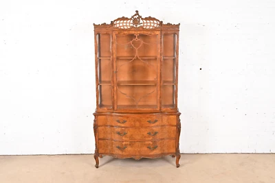 Romweber 法国省路易十五 Burl Wood Breakfront 书柜,20 世纪 20 年代 — 第 1/4 张图片