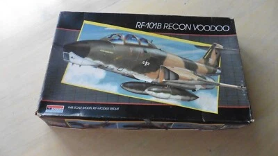 Monogram 1/48 McDonnell RF-101B Recon Voodoo New complete #5818 - Image 1 of 4