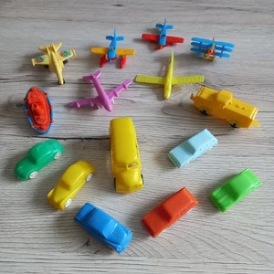 Plastik / Kunststoff  -   Autos  - Flugzeuge  -  usw. - Bild 1 von 1