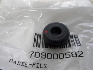 NOS OEM CAN AM Grommet 2015 Spyder 2018-21 F3 RT 709000582 - Picture 1 of 4