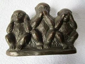 Antigua figura de metal fundido 3 monos no decir nada ver escuchar 9x6,5x3cm interior hueco - Imagen 1 de 6