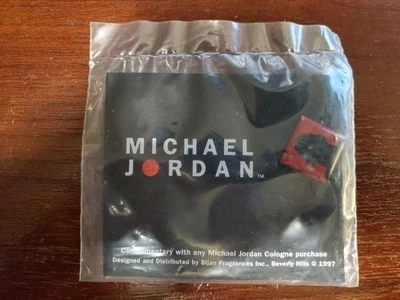  Prendedor de solapa Michael Jordan Colonia 1997 promoción (sellado de fábrica) Bxos02 Foto 1 de 4