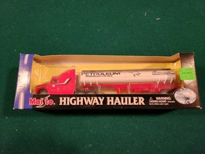 Camión cisterna Maisto Highway Movers Die Cast DINO PETROLEUM 8,25” TL Foto 1 de 3