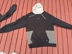 Volcom Sweatshirt Pullover Hoodie Mens Size XL Back To School Gently Used - Picture 1 of 2
