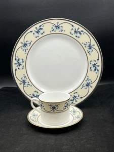 Royal Worcester English Bone China Blue Bows BRIGHTON Cup & Saucer, Dinner Plate - Picture 1 of 12