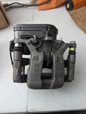 OEM Electric Rear Left LH Caliper 2021-2023 Cadillac Escalade Tahoe 84805861 - Image 1 of 4