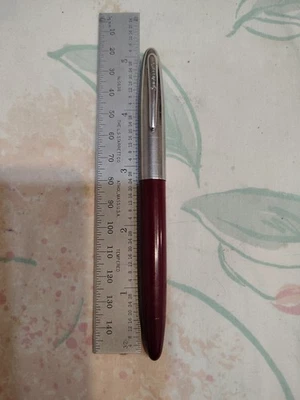 Caneta-tinteiro Sheaffer Cadet Borgonha plástico aço inoxidável M1 nova na caixa EUA - Imagem 1 de 4