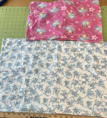 Usado en Excelente Condición ~ Fundas de Almohada de Franela Caseras ~ Lote de 2 ~ Tamaño de Viaje Ángel Rosa ~ Inodoro Estándar Foto 1 de 4