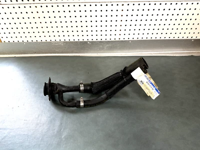 Tubo de llenado de combustible Ford OEM NOS 8C3Z-9034-RD 2004-2010 F-350 Super Duty 6,8 L V10 Foto 1 de 2