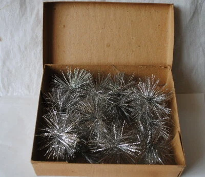 vintage christmas tree decorations, original box with 12 tinsel stars - Image 1 of 3