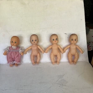 Set 4 Bambole Uneeda 6" Braccia e Gambe Mobili 3 Occhi Blu 1 Occhi Marroni - Foto 1 di 7