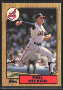 1987 Topps #694 Phil Niekro Collector's Edition (Tiffany) - Bild 1 von 2