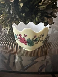 Vintage Chinese Porcelain Egg Cup Floral Bird Vine - Picture 1 of 5