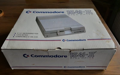 Commodore 1541-II Diskettenlaufwerk in OVP mit Zubehör voll funktionstüchtig - Bild 1 von 4