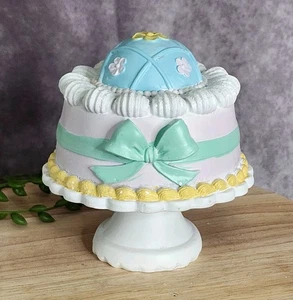 Pastello Pasqua Finta Mini Torta Statuina Fiocco Uovo Decorazione da Tavolo 5” Piedistallo NUOVO - Foto 1 di 6